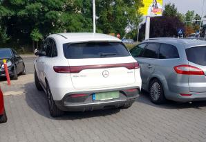 [VIDEO] Wyłudził 67 mln zł, do więzienia nie idzie, bo „jest biedny”, chory na zwolnieniu „i musi leżeć”. A Mercedesem podjechał do salonu BMW! Czy Prezesi dolnośląskich sądów, którzy dają się mu nabierać na te prostackie kłamstwa, podadzą się do dymisji?